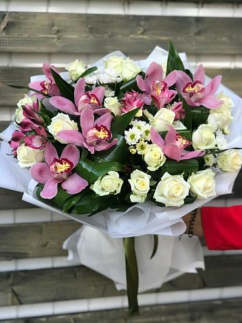 Букет цветов из: Розы и Хризантемы в Нововоронино