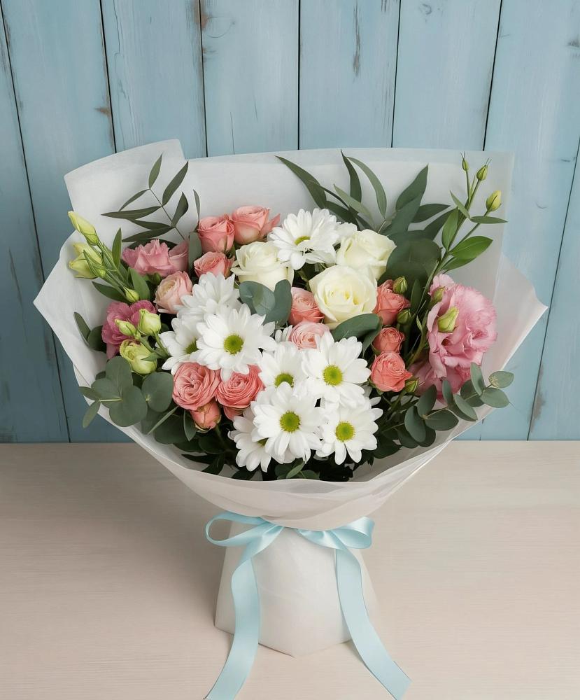 Букет цветов из: Розы, Лизиантусы и Хризантемы в Нововоронино