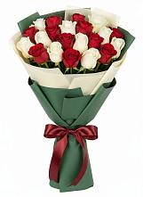 Букет Микс из красных и белых роз в Нововоронино