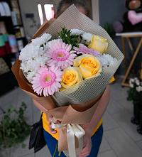 Букет цветов из:  Герберы, Розы и Хризантемы в Нововоронино