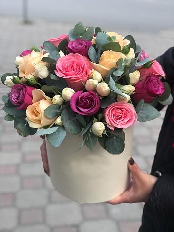 Цветочная композиция из Розы в шляпной коробке в Нововоронино