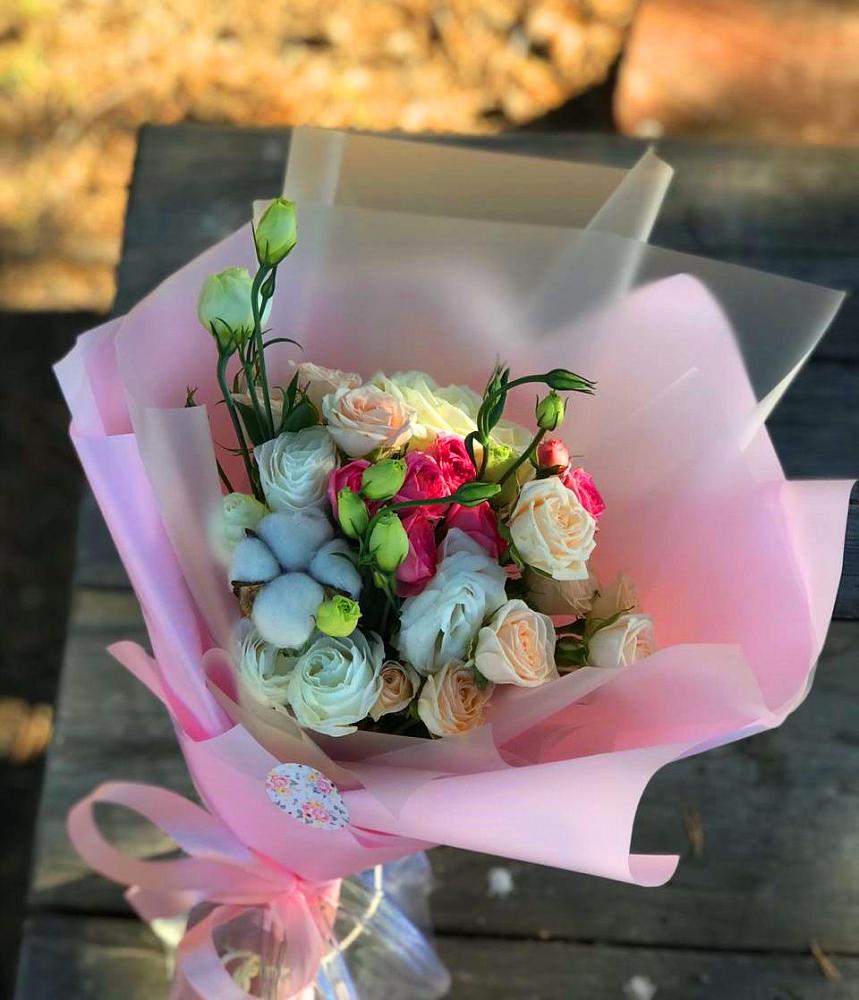 Букет цветов из: Розы и Лизиантусы в Нововоронино