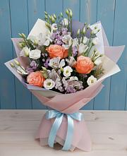 Букет цветов из:  Лизиантусы, Розы, Альстромерии и Гипсофила в Нововоронино