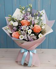 Букет цветов из:  Лизиантусы, Розы, Альстромерии и Гипсофила в Нововоронино