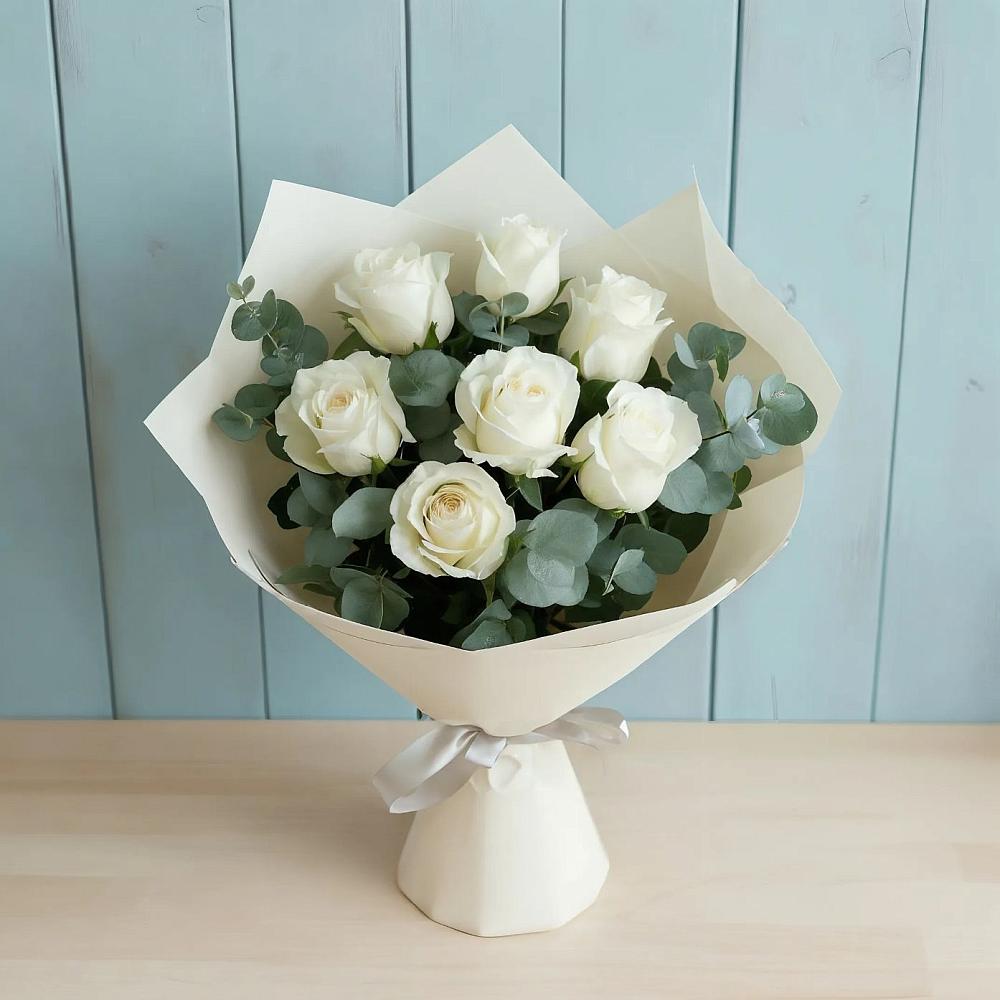 Букет Белые розы в Эвкалипте в Нововоронино