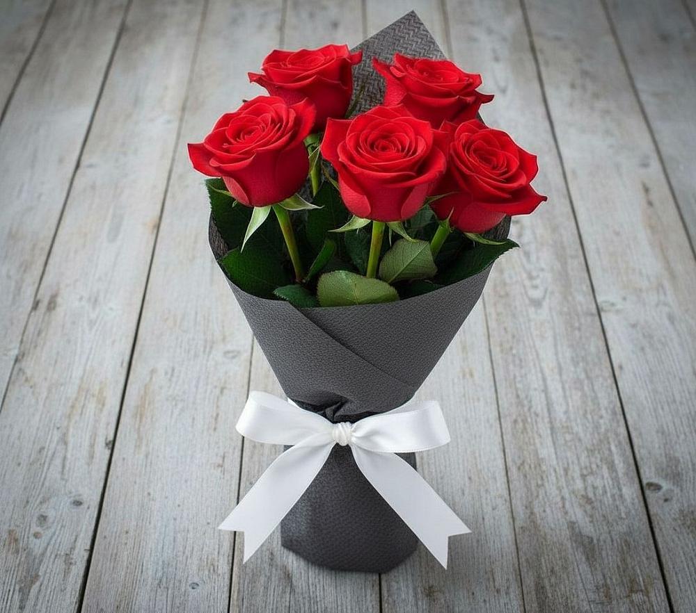 Букет 5 Красных роз Эдлесс Лав в Нововоронино