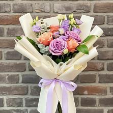 Букет цветов из:  Лизиантусы и Розы в Нововоронино