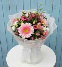 Букет цветов из:  Герберы, Альстромерии и Лизиантусы в Нововоронино