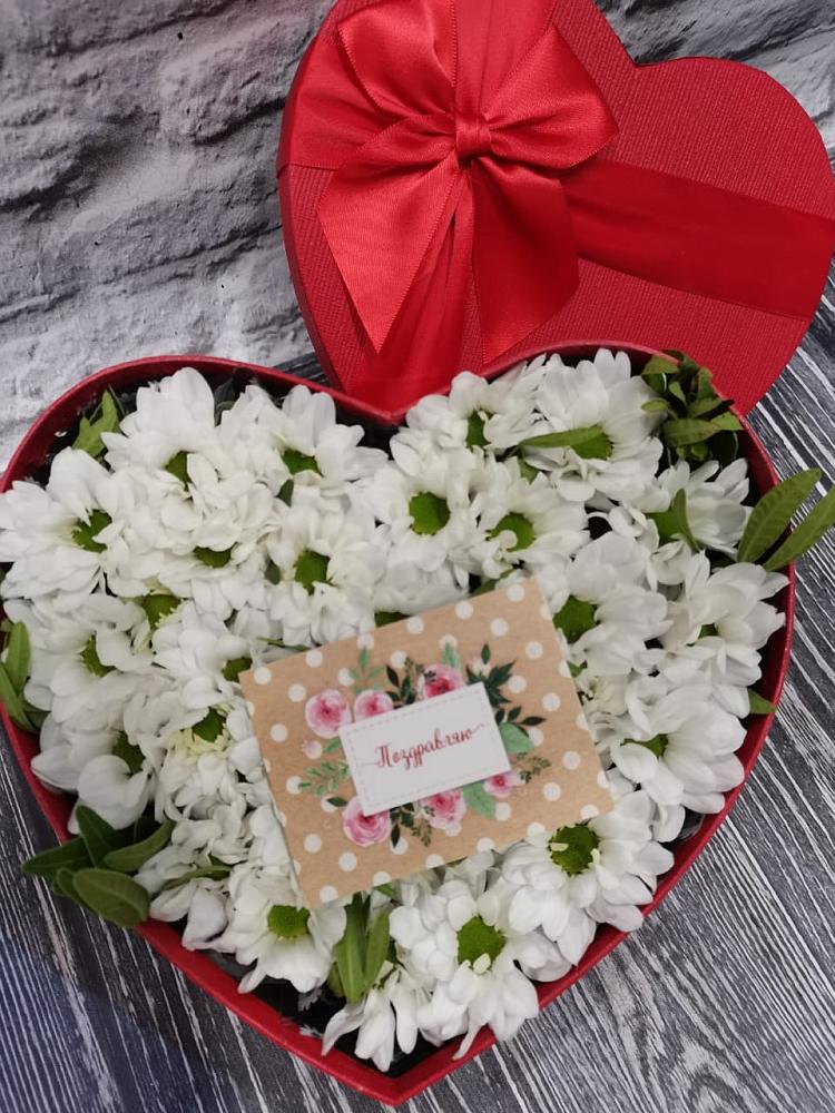 Цветочная композиция из Хризантемы в виде сердца в Нововоронино