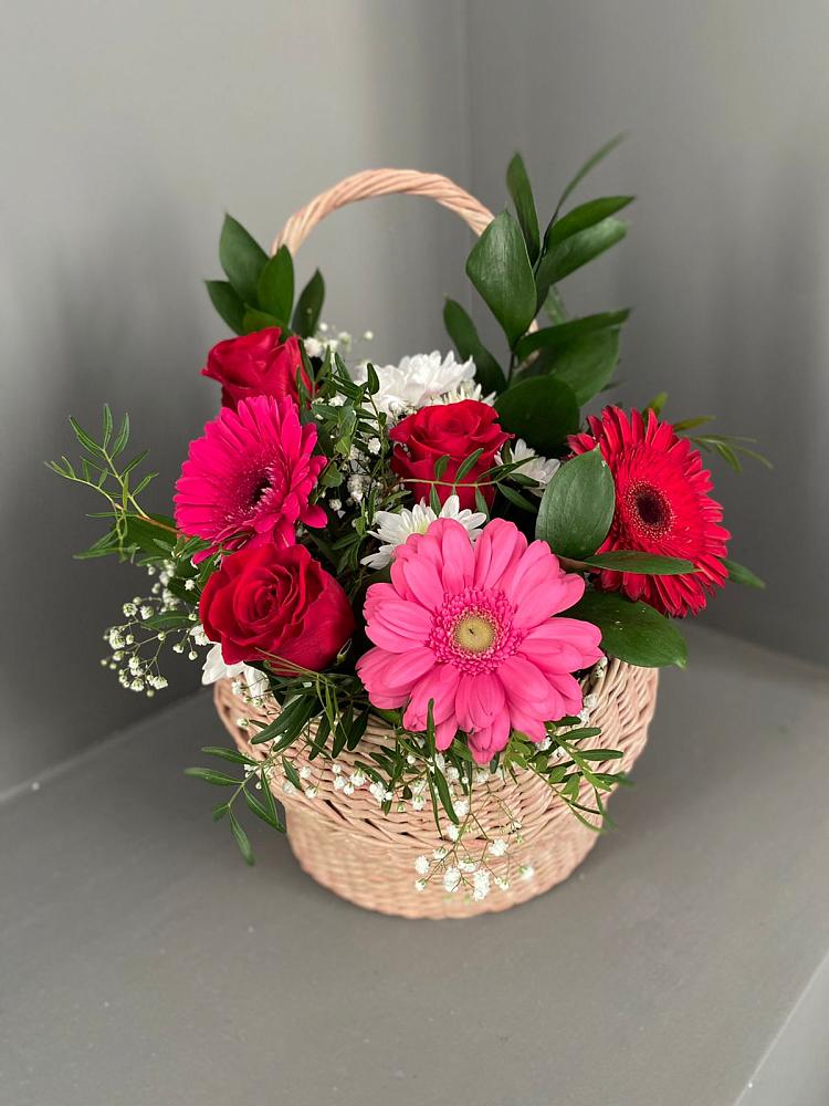 Цветочная композиция из Розы, Хризантемы и Герберы в корзине в Нововоронино