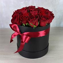 Цветочная композиция из Розы в шляпной коробке в Нововоронино