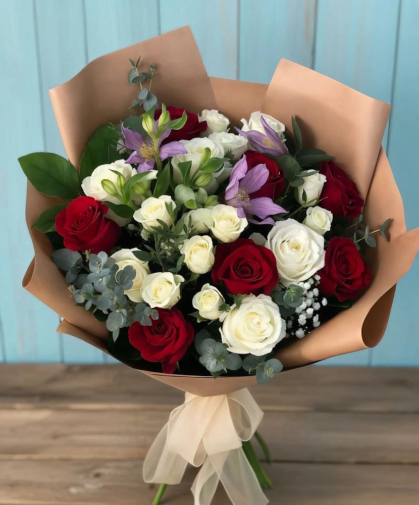 Букет цветов из: Розы и Альстромерии в Нововоронино