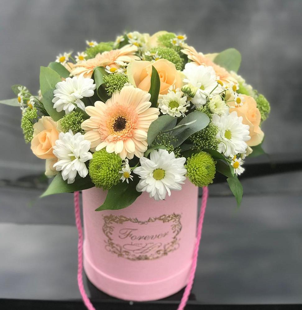 Цветочная композиция из Розы, Герберы и Хризантемы в шляпной коробке в Нововоронино