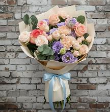 Букет цветов из:  Розы, Лизиантусы и Гвоздики в Нововоронино