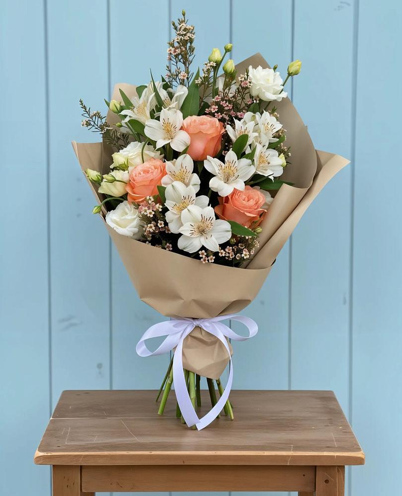 Букет цветов из: Альстромерии, Лизиантусы, Розы и Хризантемы в Нововоронино