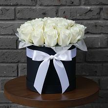 Цветочная композиция из Розы в шляпной коробке в Нововоронино